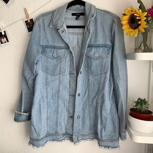 Long blue denim jacket | F21